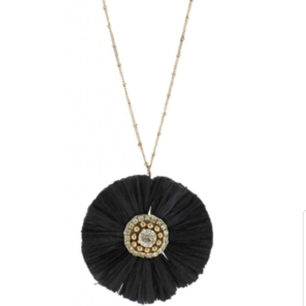 Round rafia pendant necklace
